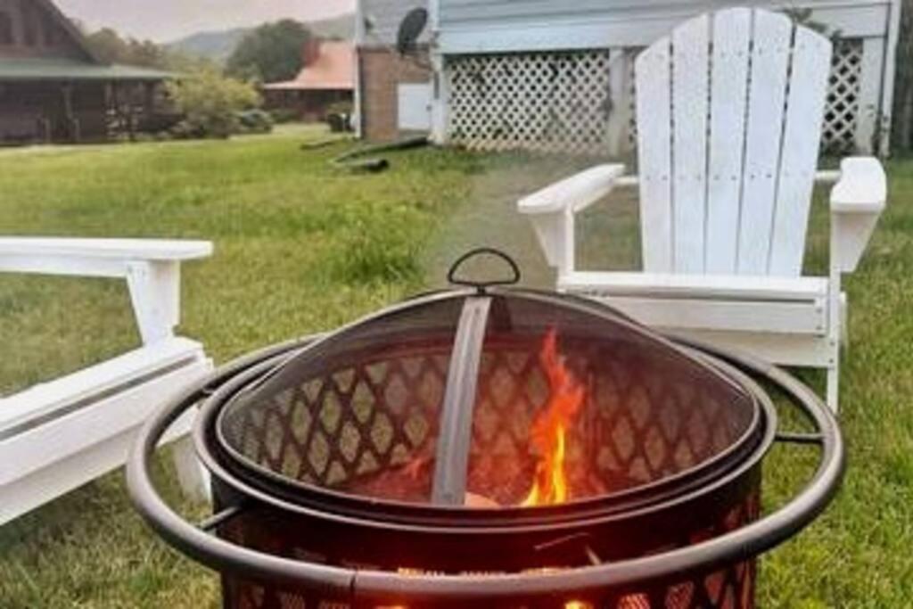 Bears Valley Inn - Great Location! - Peaceful, Children And Dog Friendly Retreat - Less Than 15 Min To All Attractions - Private Pool Club & Fishing Hole - Game Room With Tv Sevierville Ngoại thất bức ảnh