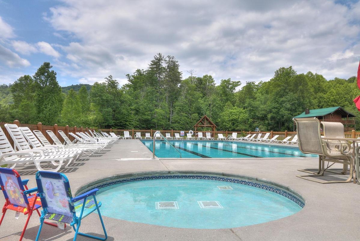 Bears Valley Inn - Great Location! - Peaceful, Children And Dog Friendly Retreat - Less Than 15 Min To All Attractions - Private Pool Club & Fishing Hole - Game Room With Tv Sevierville Ngoại thất bức ảnh